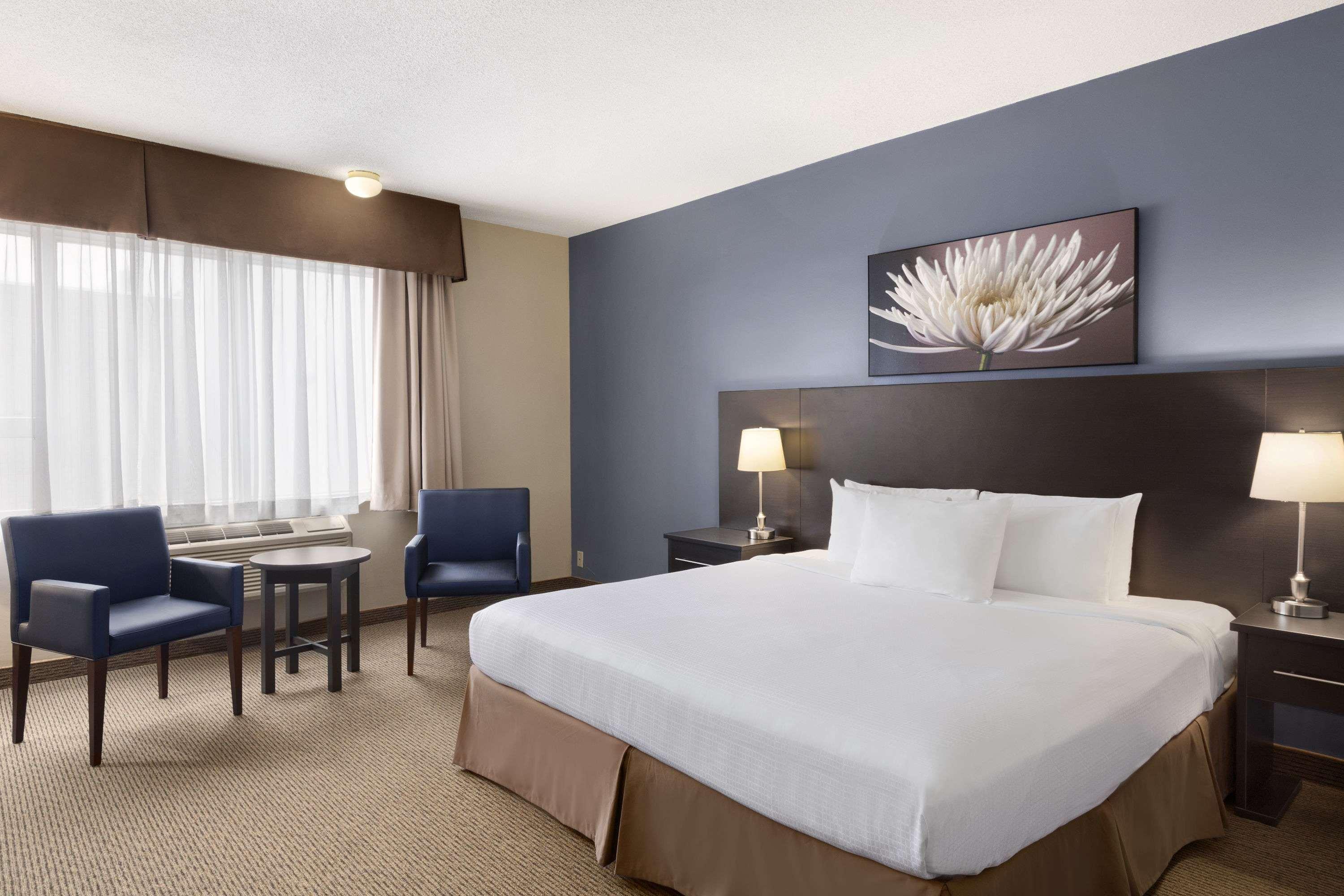 Hotel Days By Wyndham Montreal Airport Conference Centre 3*